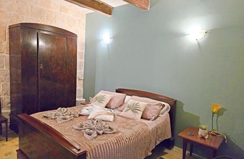 Floriana Apartment | Traditional Maltese Apartment - 5 mins walk to Valletta