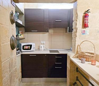 Floriana Apartment | Traditional Maltese Apartment - 5 mins walk to Valletta