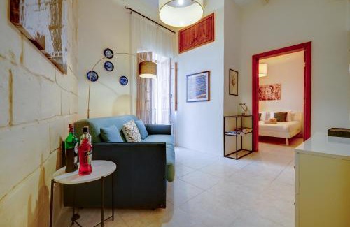 Senglea House | Traditional Maltese Townhouse with Roof Terrace