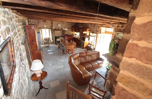 Noailhac Cottage | Traditional stone house with Jacuzzi, fireplace *