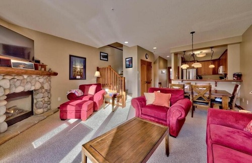 Sun Peaks Apartment | Trails Edge #56 By Bear Country