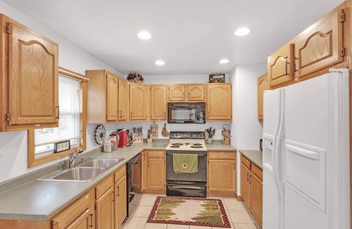 Champion House | Trailside Chalet featuring Wrap Around Deck & Private Hot Tub just outside of 7 Springs Resort