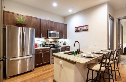 The Galleria Apartment | Tranquil 2-bedroom apartment with AC, fitness room in Houston