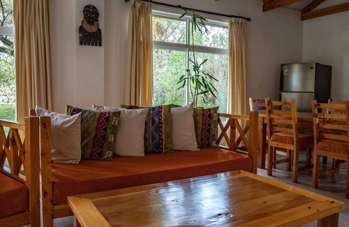 Baruti West House | Tranquil 2 bedroom bungalow built amongst the trees, within a resort.