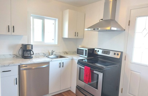 Southeast Kelowna House | Tranquil 2-Bedroom Retreat on Serene Acreage