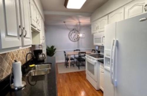 Elk Grove Village House | Tranquil 3-bedroom house with AC in Elk Grove Village