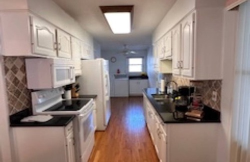 Elk Grove Village House | Tranquil 3-bedroom house with AC in Elk Grove Village