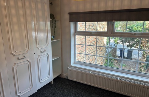 Hendon House | Tranquil 3 Bed Garden House, Hendon NW4