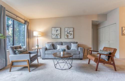 Northwest Bellevue Apartment | Tranquil Apt 2 King Suites Pet Friendly near DT Bellevue