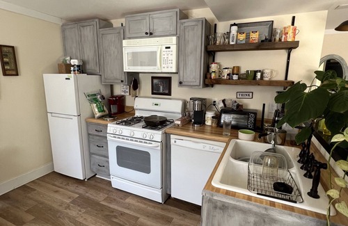 Acworth Apartment | Tranquil Beautiful In-Law suite near Allatoona Lake, Lake Pointe, Kenn Mtn & Atl