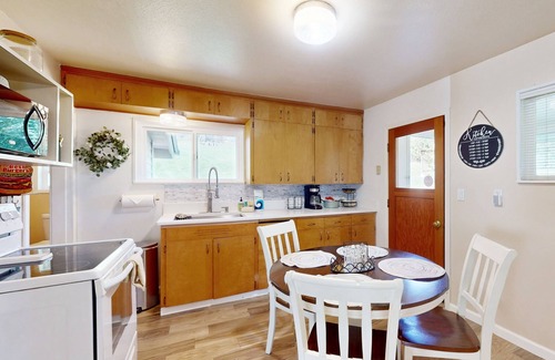 Fox Island House | Tranquil cottage with mountain view, fast WiFi & W/D - walk to waterfront