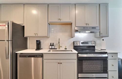 Redmont Park Apartment | Tranquil Getaway w/Pool & Extra Large Balcony