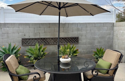 Thousand Oaks Apartment | Tranquil guest suite/private entrance/patio/Tesla charger/central Thousand Oaks