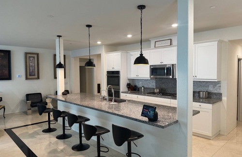 Sun City House | Tranquil Haven: Luxurious Retreat with Unmatched Elegance and Serenity