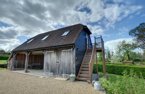 Langton Green House | Tranquil Holiday home in Groombridge Kent with Balcony