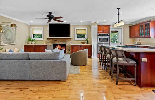 Hendersonville House | Tranquil Lake Retreat W/ Pickleball, Pool & Tennis