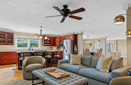 Hendersonville House | Tranquil Lake Retreat W/ Pickleball, Pool & Tennis