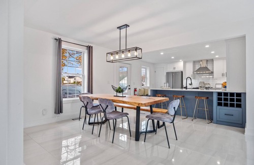 Fort Erie Bed & Breakfast | Tranquil Lakeview Oasis Balcony WIFI Free Parking