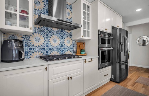 Los Angeles House | Tranquil & Light-Filled 3BR Retreat in El Sereno
