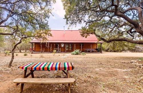 Dripping Springs Cabin | Tranquil Log Cabin : 10 Acre Retreat just minutes from Downtown Dripping Springs