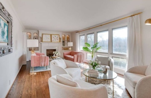 Donelson House | Tranquil Luxury Hot Tub Near Downtown, Airport