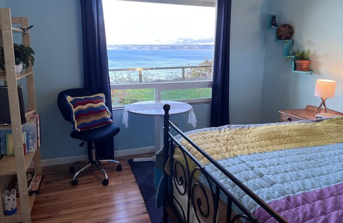 Burley House | Tranquil Mid-Century View Home