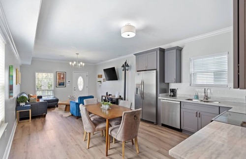 Tulane - Gravier Apartment | Tranquil Mid-City Oasis: 4BR, 3BA ,Gated Pool, Shared Backyard, Parking - Perfect NOLA Getaway!