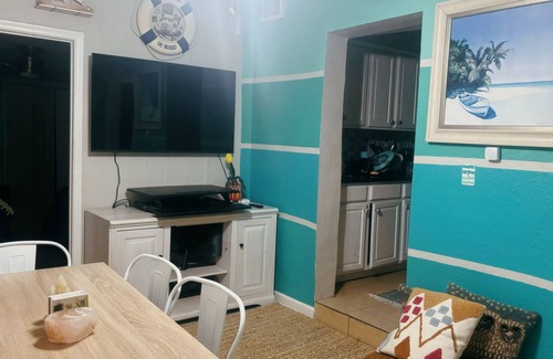 Fort Lauderdale House | Tranquil “nChula Vista” Beach Bungalow