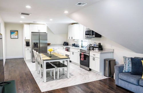 Federal Hill Apartment | Tranquil renovated 3-bedroom apartment with central AC in Providence