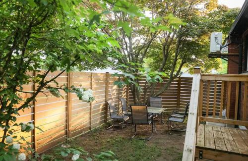 Niagara Falls House | Tranquil Retreat 5BR House With 3 Bath and Backyard, Located Minutes Away From The Falls