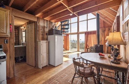 Paw Paw Cabin | Tranquil Rocky Top Cabin with Mountain Views! by RedAwning