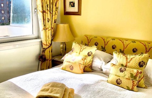 Craigleith House | Tranquil Room In The City