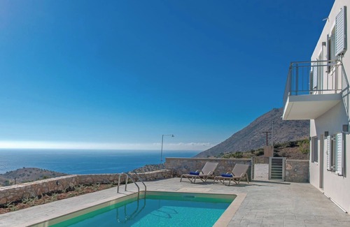 Agia Galini Villa | Tranquil sea view villa with pool,2km from beach!