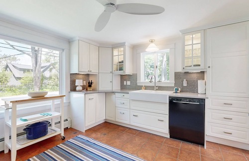 Trevett House | Tranquil Seaside Cottage with Spectacular Views, Wifi & Washer/Dryer