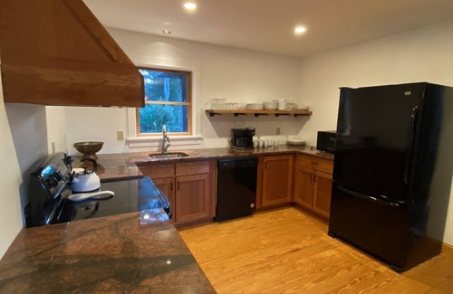 Keene House | Tranquil space surrounded by mountains and adventure