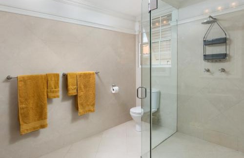 Porters House | Tranquil Townhome, close to beach & dining