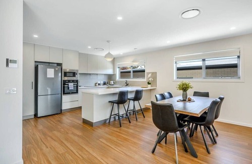 Warrane Villa | Tranquil Villa Two -2BR/2BA–10min to CBD-Airport