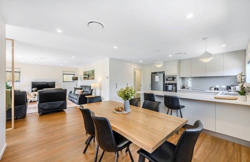 Warrane Villa | Tranquil Villa Two -2BR/2BA–10min to CBD-Airport
