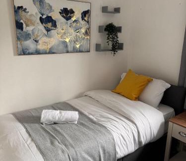 Walsall House | Tranquil Walsall Retreat - 4 Bedrooms