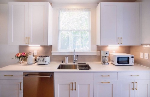 Emeryville House | Tranquil whole house with beautiful garden in Emeryville