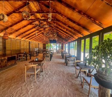 Rasdhoo Bed & Breakfast | Tranquila Beach Hotel