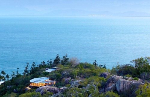 Picnic Bay House | Tranquility Base - A beautiful architecturally designed holiday house in Picnic Bay