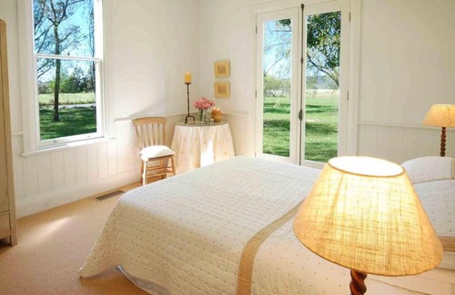 Broughton Vale House | TRANQUILITY, Berry - 2pm check out Sundays! Berry & Surrounds