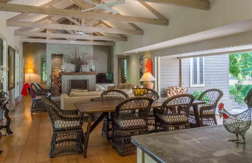 Broughton Vale House | TRANQUILITY, Berry - 2pm check out Sundays! Berry & Surrounds