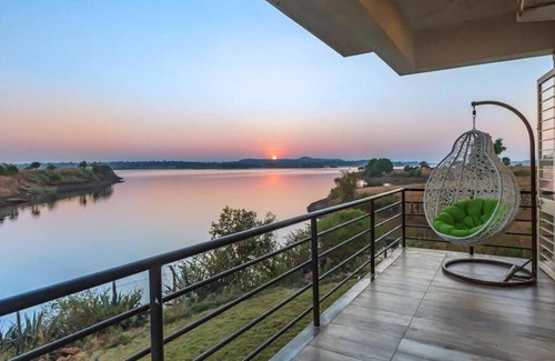 Alwand Villa | Travalong Yamir - 3 BHK Infintiy Pool Villa