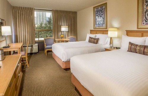 Wilburton Hotel | Travel Destination! Onsite Parking and Pool, Near Bellevue Downtown Park