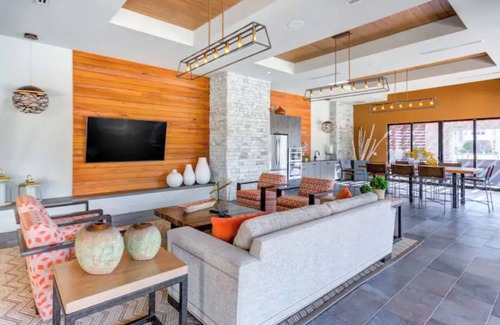 Deerwood Apartment | Travel Nurse who want to take a break after a long shift. a 1b/1b King Bed