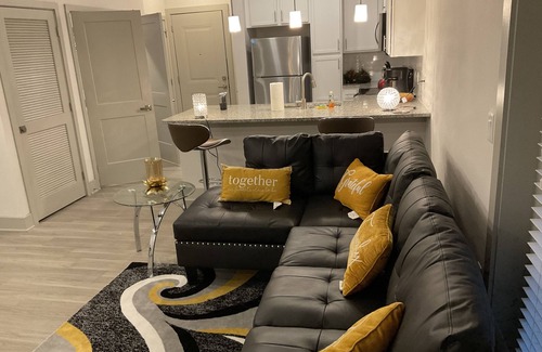 Deerwood Apartment | Travel Nurse who want to take a break after a long shift. a 1b/1b King Bed