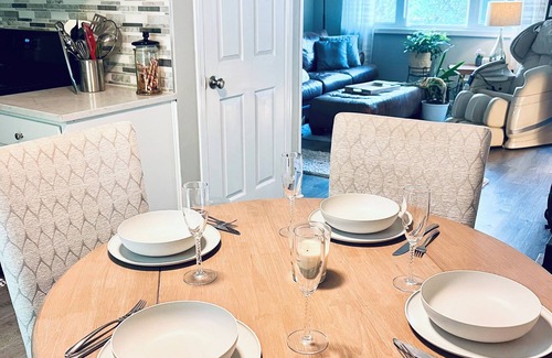 Akron House | Travel Professionals Towpath Cottage Retreat Pet-Friendly Canal Home Fenced Yard