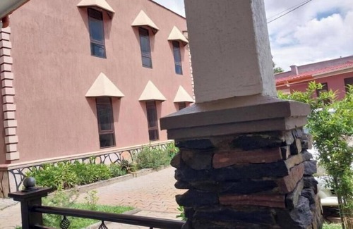 Kampala Apartment | Travel Sanctuary Residence L- ideal Couple Luxury Suite with Kitchenet.